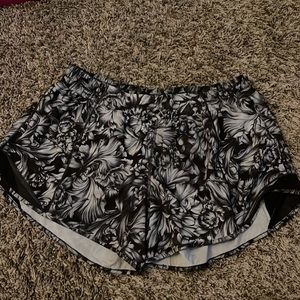 Lululemon Hotty Hot Short 2.5 inch size 12